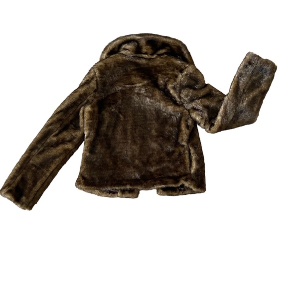 Beautiful Faux Fur Jacket - Picture 2 of 6